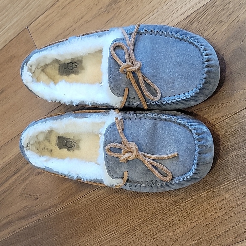 UGG Grey Dakota Mocassin Slippers // Size 6